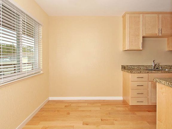 4th image of 444 Ventura Ave APT 16