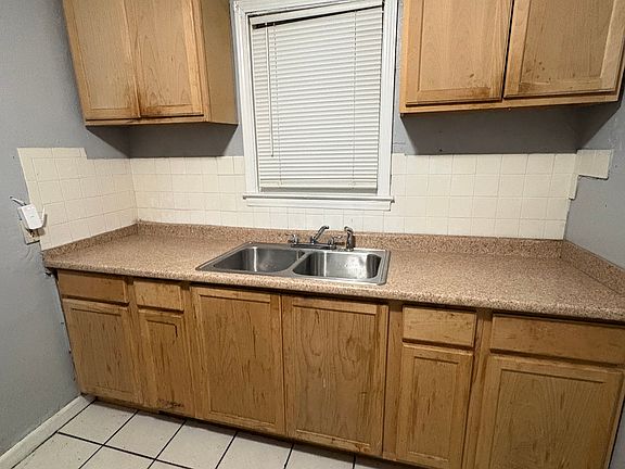 5th image of 19787 Oakfield St