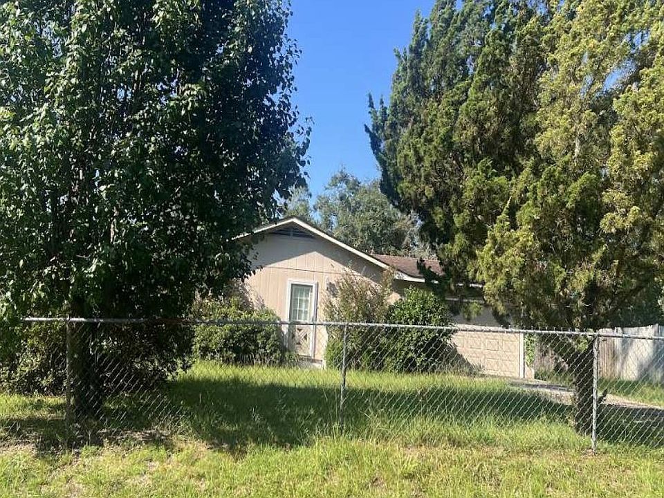 2nd image of 11 Grant Ln