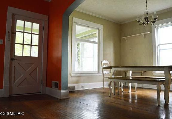 3rd image of 106 W 29th St