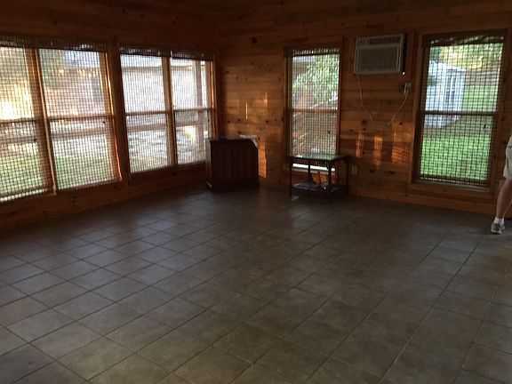 3rd image of 577 Northshore Dr