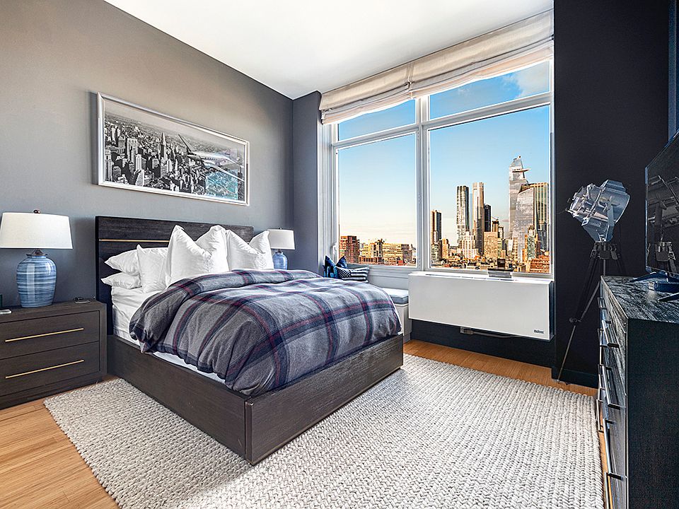 1st image of 450 W 17th St Unit Penthouse 2