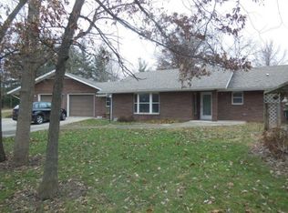 62 N 2900 East Rd, Stewardson, IL 62463