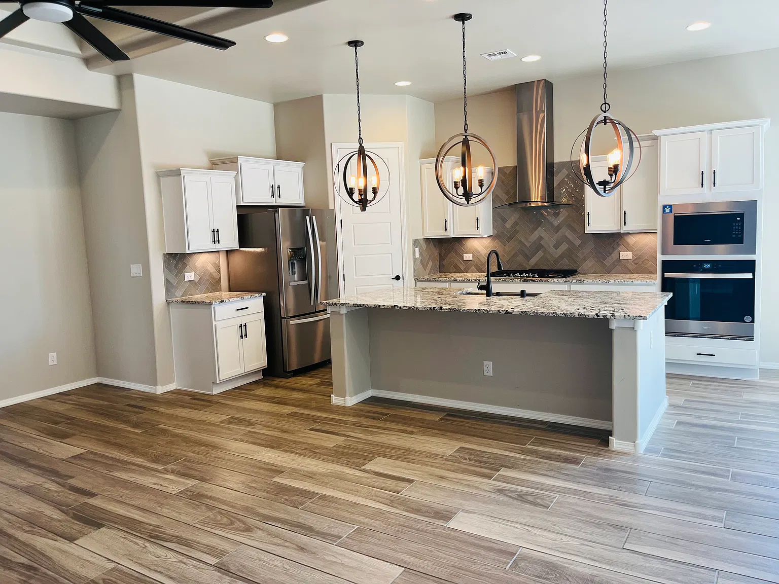 4 bed, 2127 sqft, $2,650 — Photo 4