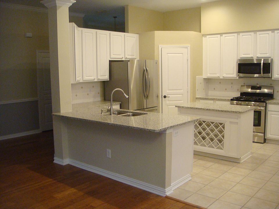 Large Open Kitchen with Bar & Island