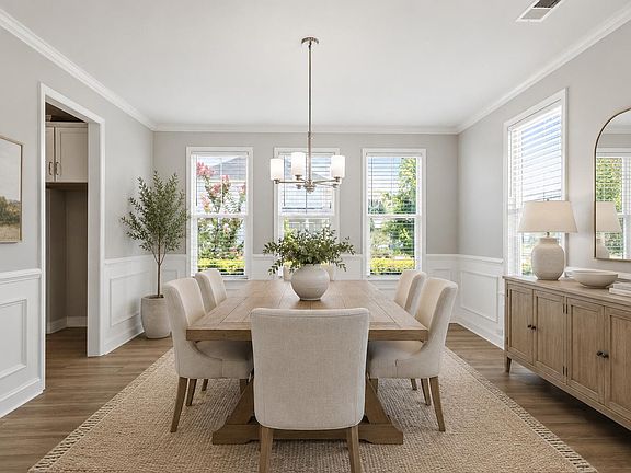 4th image of 216 Symphony Ave