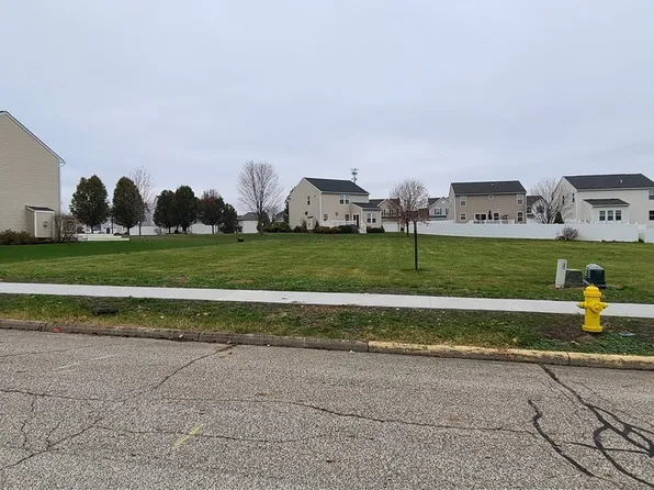 Monroe Sq E, Barberton, OH 44203