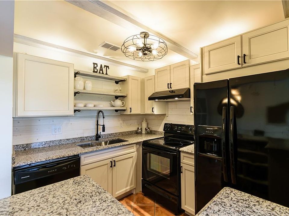 1st image of 72 Royal Oak Ct