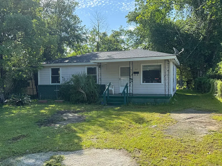 514 Tuten Ave — Photo 1