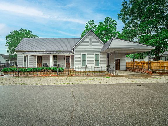 4th image of 631 Steammill St