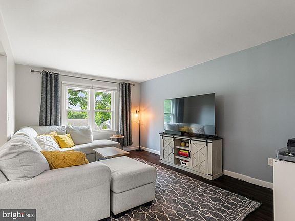 3rd image of 206 Sand Ct
