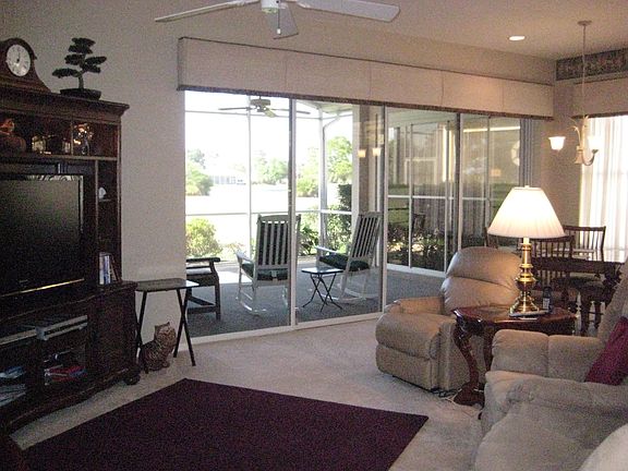 Living area to lanai
