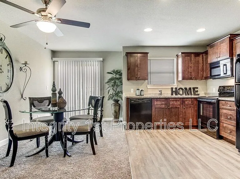 10501 Clubhouse Dr — Photo 2