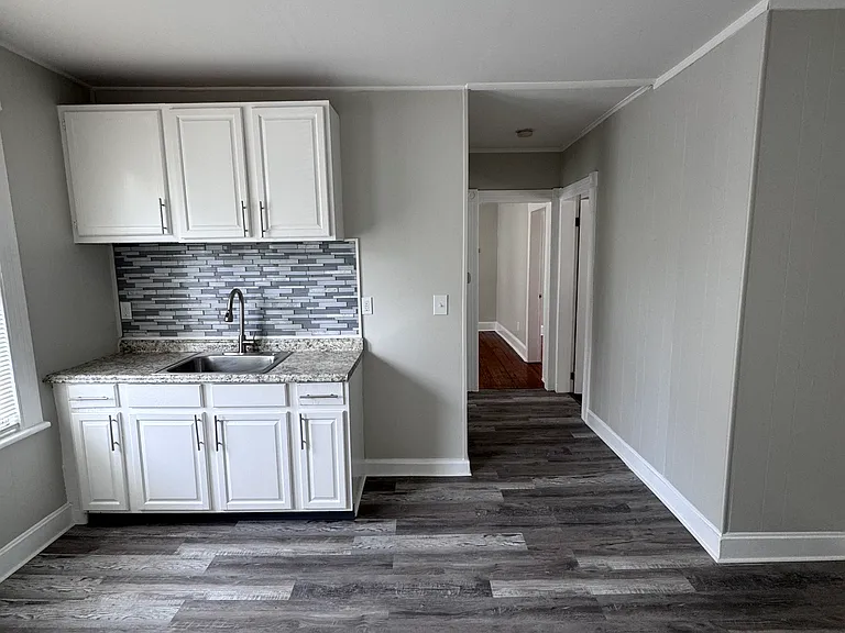 111 Smith St — Photo 1