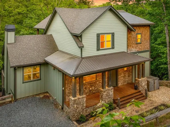 152 N Hiawatha Trl, Blue Ridge, GA 30513