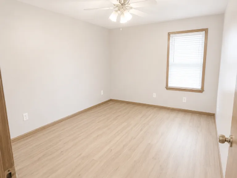 802 Briarbrook Dr — Photo 9