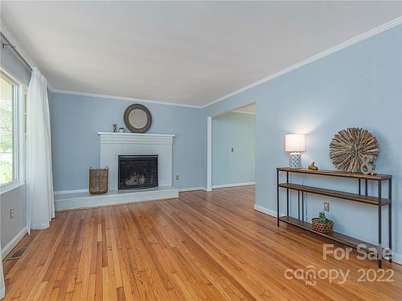 4th image of 384 Thomas Park Dr