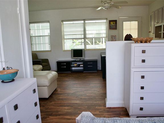 2nd image of 1925 Washington Ave APT 5
