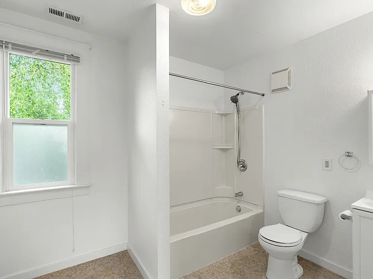 201 E 3rd St #2 — Photo 7