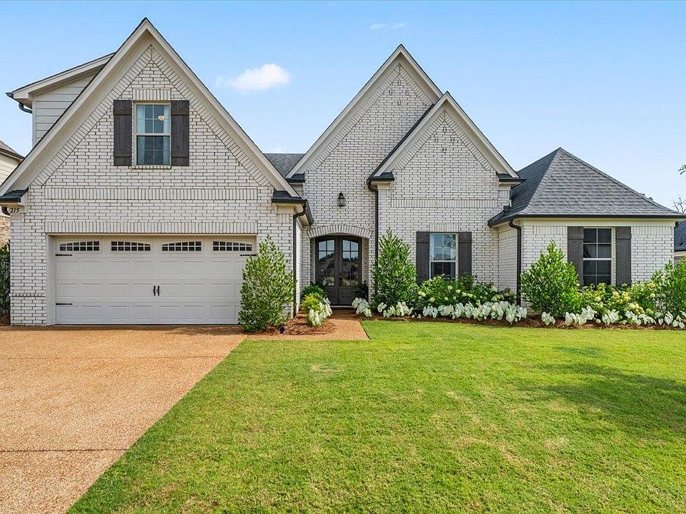 1st image of 215 Laurel Wood Ln