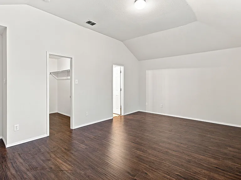 5905 Calloway Dr — Photo 8