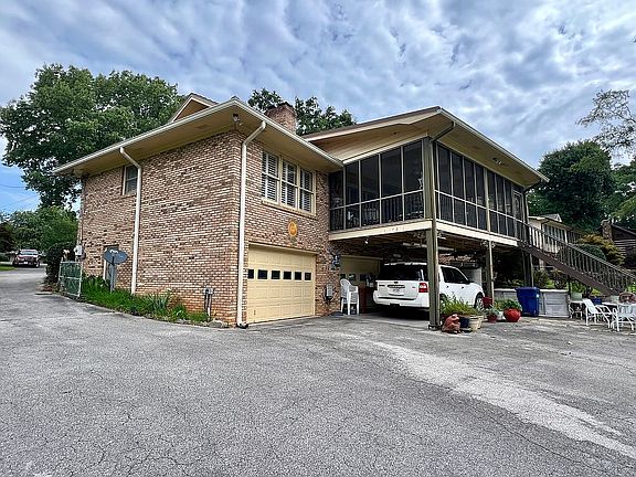 3rd image of 100 Cove Dr