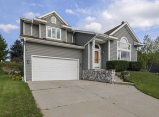 1497 Sunnyridge ROAD, Pewaukee, WI 53072