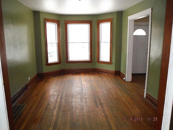 3rd image of 807 N 6th Ave