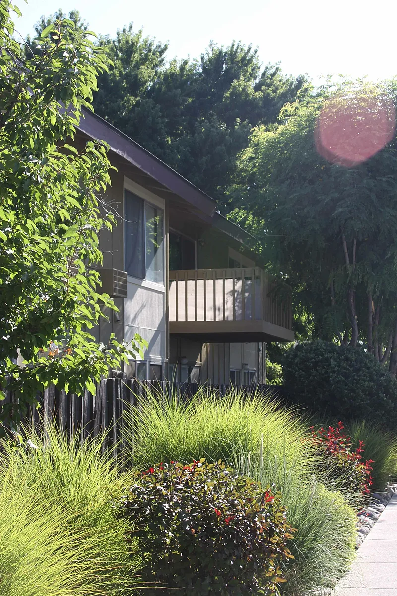 Building Photo - Plumas Garden Apartments