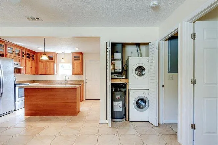 944 Louisiana Ave — Photo 5