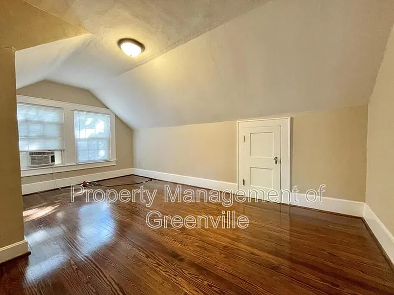 301 Rogers Ave — Photo 14