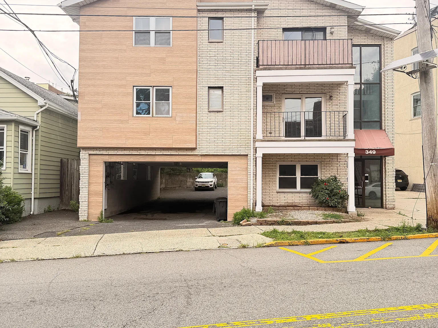 2 bed, 1000 sqft, $2,700 — Photo 3