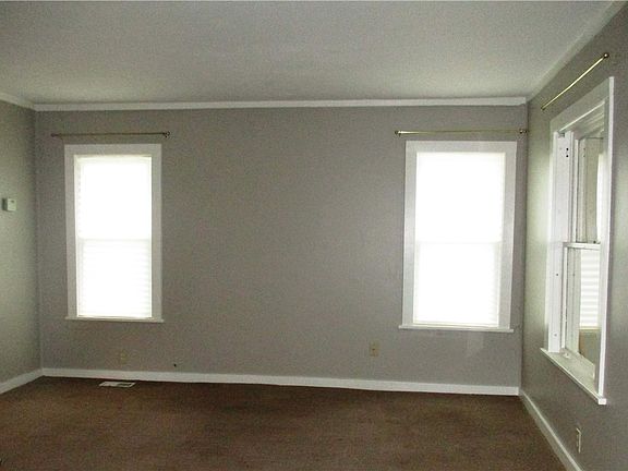 3rd image of 839 1/2 W Maple Ln