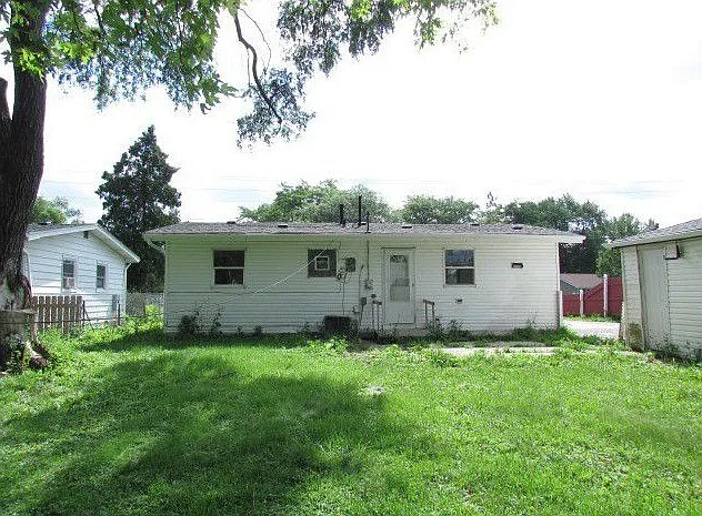 1230 N Fairfield Rd photo 1