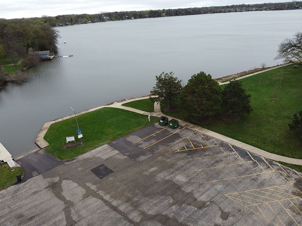 1114 N Lake Shore Dr, Round Lake Beach, IL 60073 Zillow