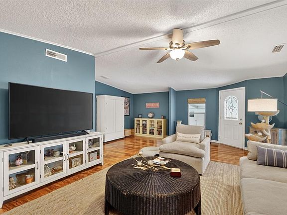 4th image of 705 Devon Dr