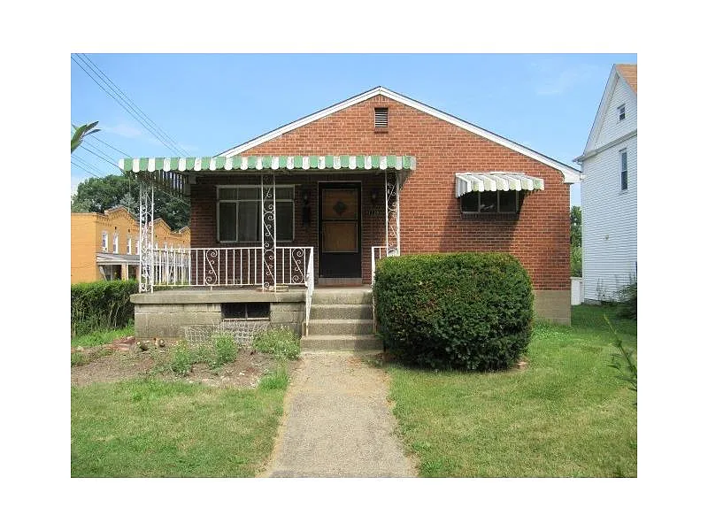 1128 Fairdale St photo 1