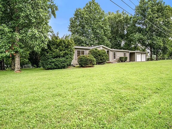 2nd image of 1001 Gayle Ln