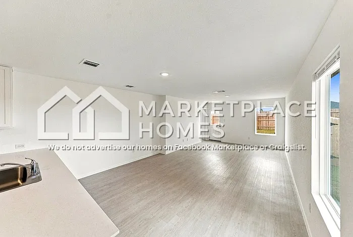 4 bed, 2.0 bath, 1483 sqft, $1,650 — Photo 4