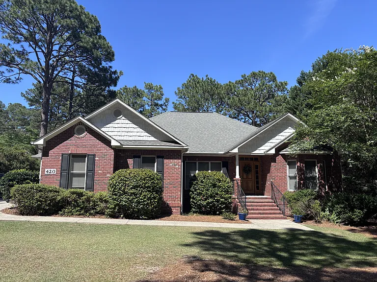 420 Lake Forest Dr SE — Photo 3
