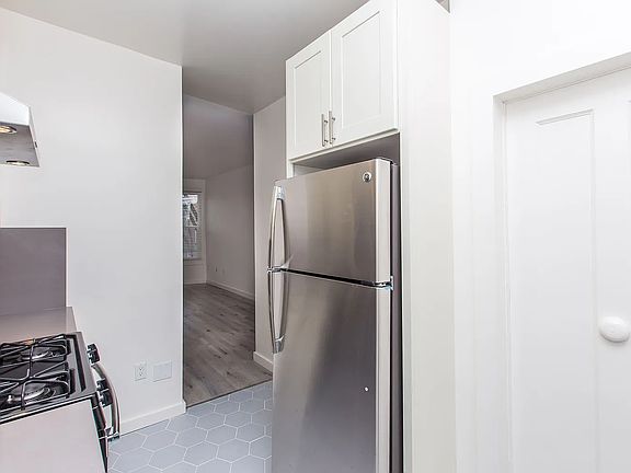 3rd image of 1167 Pine St #8D