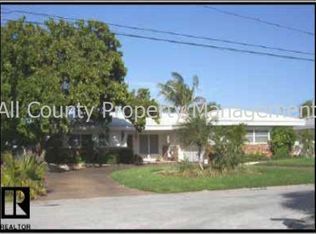 2500 E Bay Isle Dr SE, Saint Petersburg, FL 33705