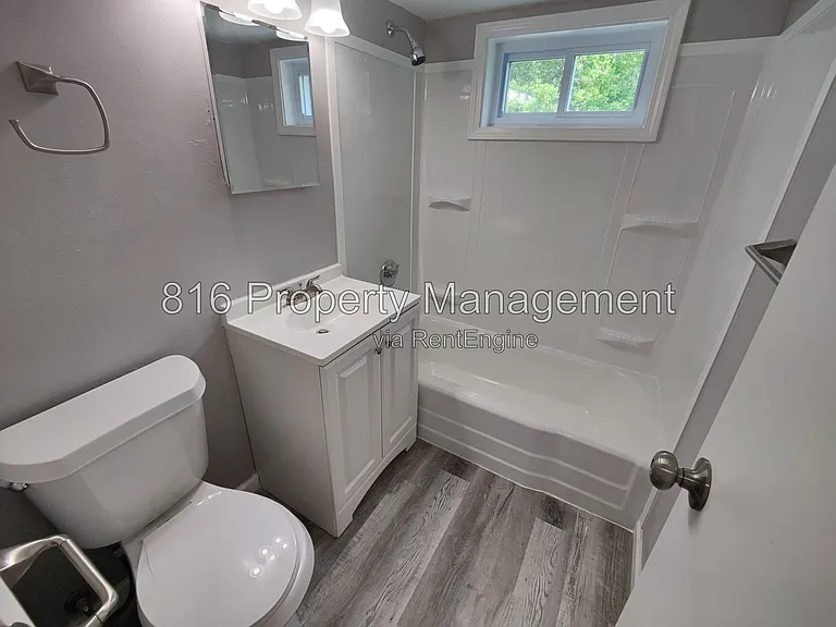 7941 NE San Rafael Dr — Photo 23