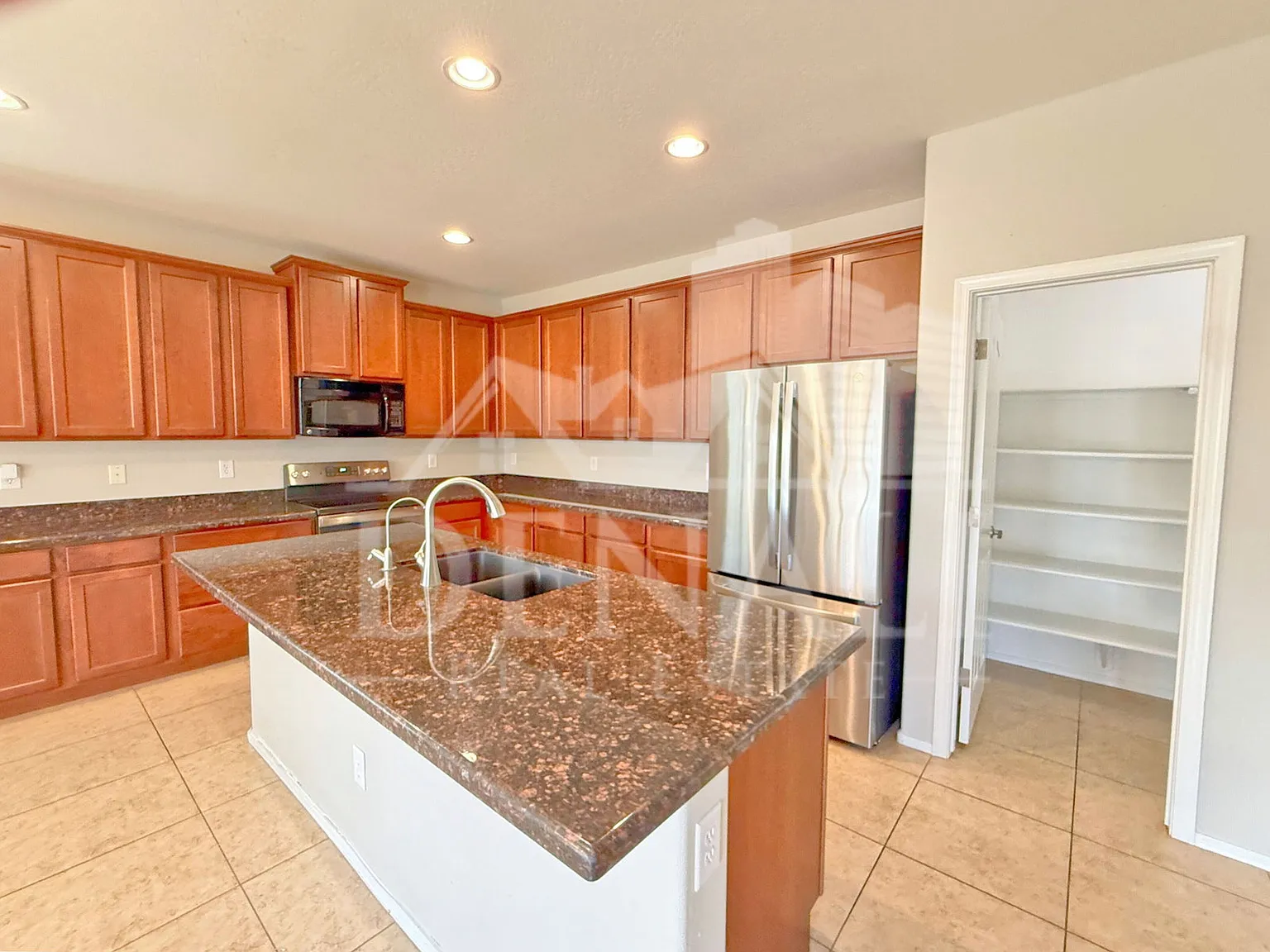 3 bed, 2.0 bath, 2174 sqft, $2,495 — Photo 4