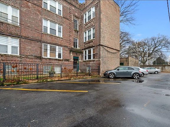 2 parking spaces included