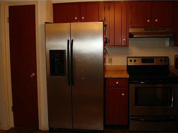 5th image of 804 S Valley Wood Cir