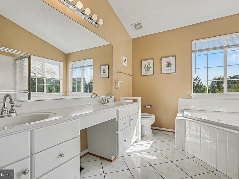 46 Northampton Blvd — Photo 18