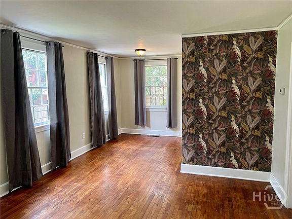 3rd image of 10 W 51st Street