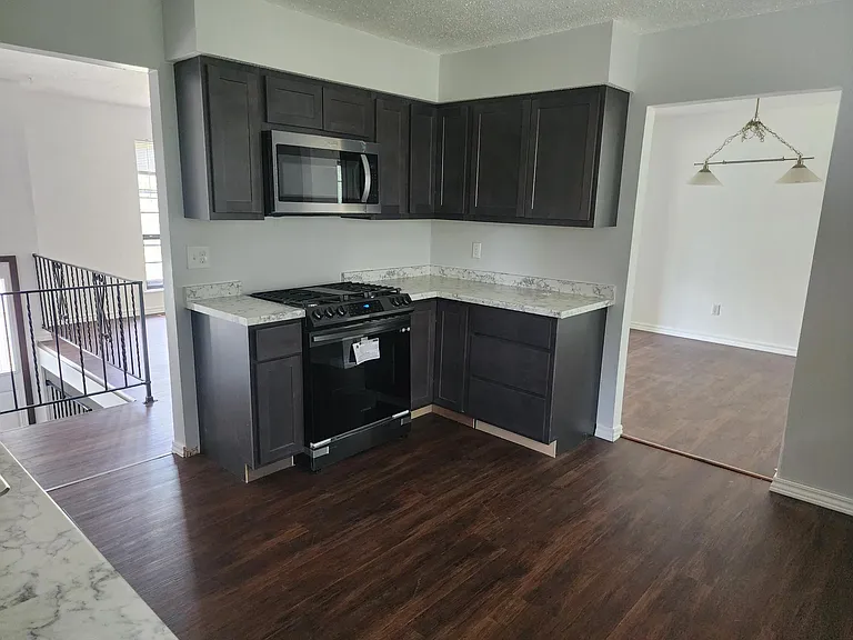 304 Rebecca Dr — Photo 7