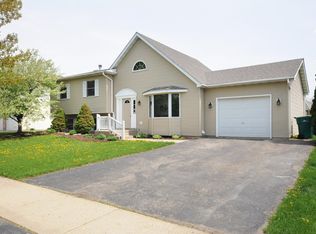 1404 Phoenix Ln, Joliet, IL 60431